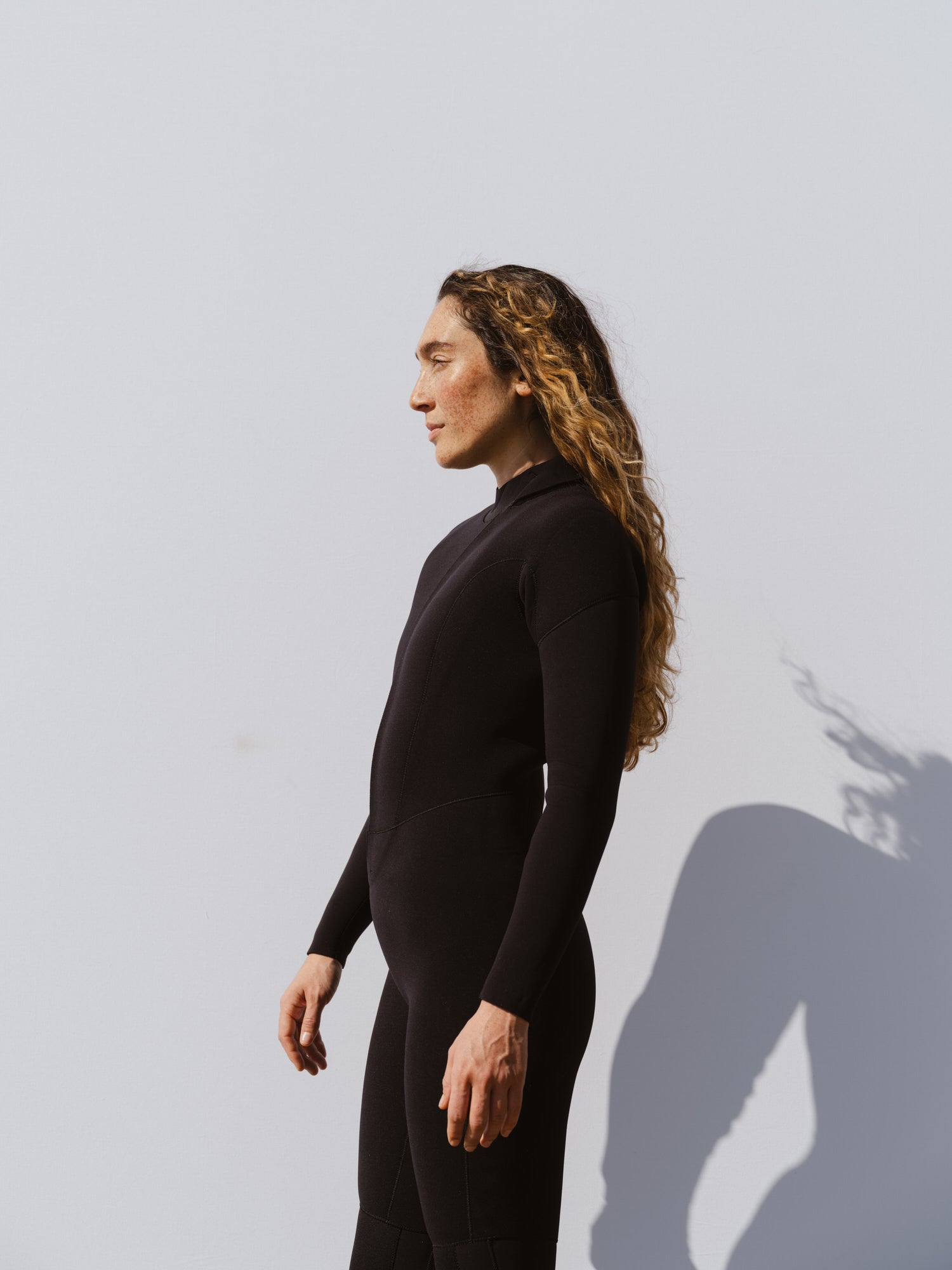 Side view of Basalt women’s Jersey 4/3mm wetsuit